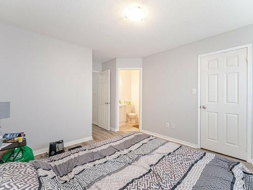 7127 Fairmeadow Cres, Mississauga, ON - Indoor Photo Showing Bedroom