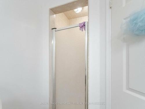 7127 Fairmeadow Cres, Mississauga, ON -  Photo Showing Bathroom