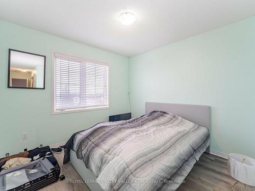 7127 Fairmeadow Cres, Mississauga, ON - Indoor Photo Showing Bedroom