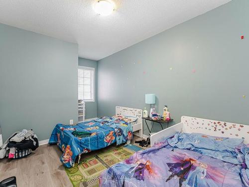 7127 Fairmeadow Cres, Mississauga, ON - Indoor Photo Showing Bedroom