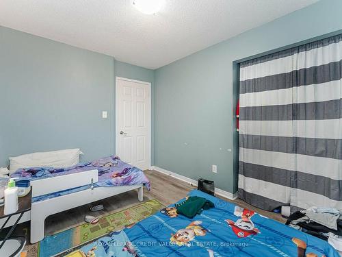 7127 Fairmeadow Cres, Mississauga, ON - Indoor Photo Showing Bedroom