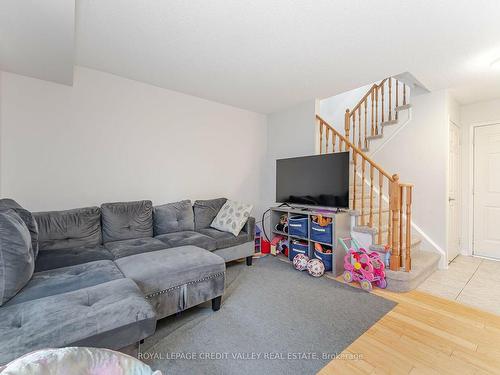 7127 Fairmeadow Cres, Mississauga, ON - Indoor Photo Showing Living Room