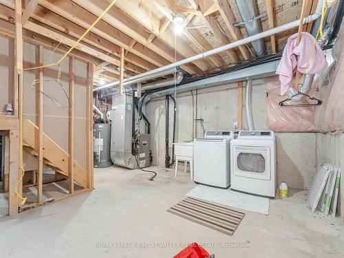 7127 Fairmeadow Cres, Mississauga, ON - Indoor Photo Showing Laundry Room