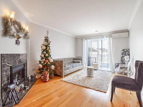 Salon - 4-4783 Boul. Cleroux, Laval (Chomedey), QC - Indoor Photo Showing Living Room With Fireplace