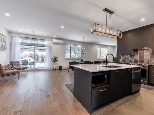 Vue d'ensemble - 1885 Rue Bellerive, Saint-Jean-Sur-Richelieu, QC - Indoor Photo Showing Kitchen With Upgraded Kitchen