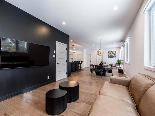 Salon - 1885 Rue Bellerive, Saint-Jean-Sur-Richelieu, QC - Indoor Photo Showing Living Room