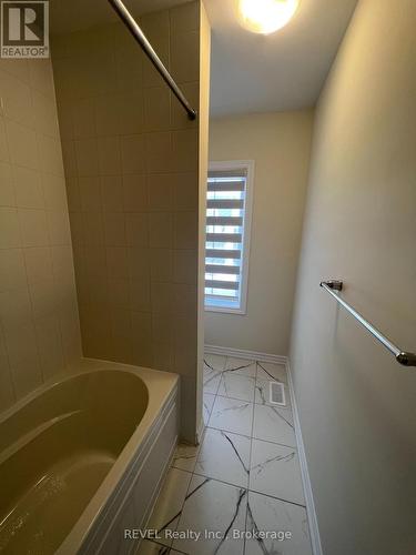 219 Vanilla Trail, Thorold (560 - Rolling Meadows), ON - Indoor Photo Showing Bathroom