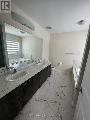 219 Vanilla Trail, Thorold (560 - Rolling Meadows), ON - Indoor Photo Showing Bathroom