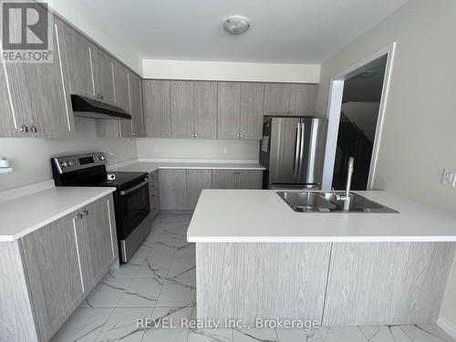 219 Vanilla Trail, Thorold (560 - Rolling Meadows), ON - Indoor Photo Showing Kitchen With Double Sink