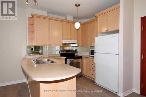 614 - 980 Yonge Street, Toronto, ON - Indoor Photo Showing Kitchen With Double Sink