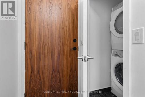 1102 - 1 Market Street, Toronto, ON - Indoor Photo Showing Laundry Room