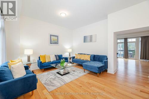 2093 Primate Road, Mississauga, ON - Indoor Photo Showing Living Room