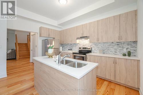 2093 Primate Road, Mississauga, ON - Indoor Photo Showing Kitchen With Double Sink With Upgraded Kitchen