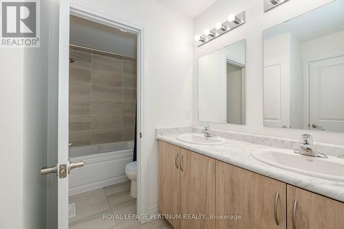 2093 Primate Road, Mississauga, ON - Indoor Photo Showing Bathroom