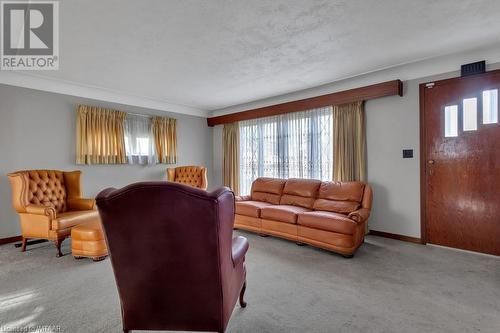 801 Walter Street, Woodstock, ON - Indoor Photo Showing Living Room