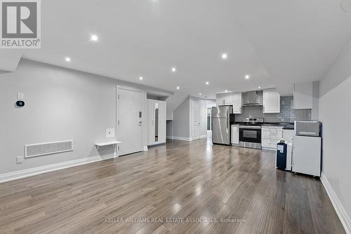 #4 - 2504 Lakeshore Boulevard W, Toronto, ON - Indoor Photo Showing Kitchen