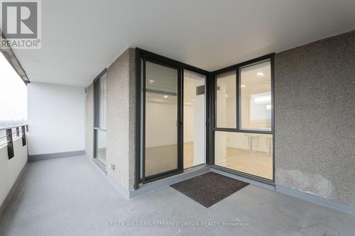 1206 - 1300 Mississauga Valley Boulevard, Mississauga, ON - Outdoor With Balcony With Exterior