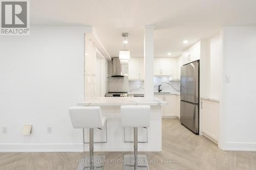 1206 - 1300 Mississauga Valley Boulevard, Mississauga, ON - Indoor Photo Showing Kitchen With Upgraded Kitchen