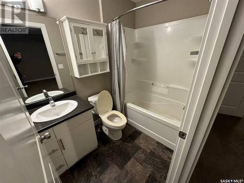 2319 St. George Avenue, Saskatoon, SK - Indoor Photo Showing Bathroom