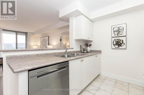 404 - 1733 Queen Street E, Toronto, ON - Indoor Photo Showing Kitchen With Double Sink