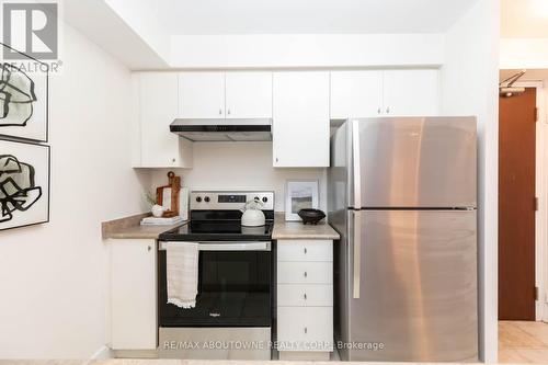 404 - 1733 Queen Street E, Toronto, ON - Indoor Photo Showing Kitchen