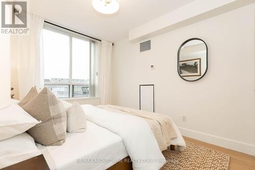 404 - 1733 Queen Street E, Toronto, ON - Indoor Photo Showing Bedroom