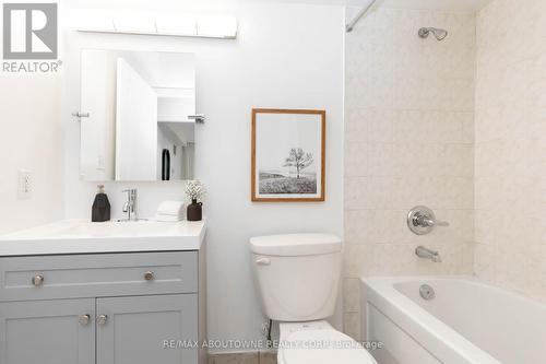 404 - 1733 Queen Street E, Toronto, ON - Indoor Photo Showing Bathroom