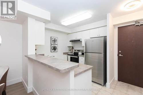 404 - 1733 Queen Street E, Toronto, ON - Indoor Photo Showing Kitchen