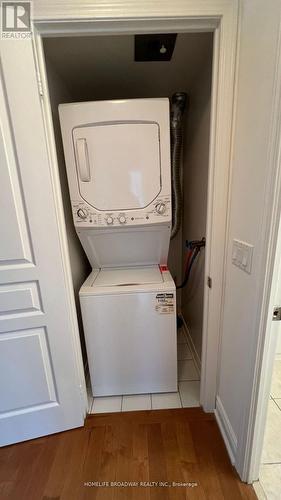 1108 - 350 Red Maple Road, Richmond Hill, ON - Indoor Photo Showing Laundry Room