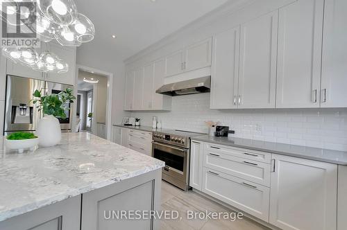 19 Painted Pony Trail, Vaughan, ON - Indoor Photo Showing Kitchen With Upgraded Kitchen