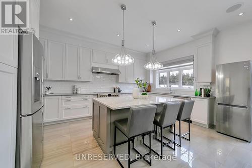 19 Painted Pony Trail, Vaughan, ON - Indoor Photo Showing Kitchen With Upgraded Kitchen