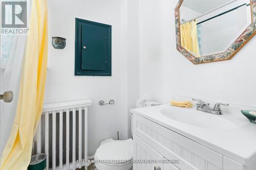 42 Thirty Eighth Street, Toronto, ON - Indoor Photo Showing Bathroom