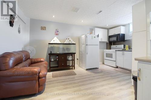 53 Chalkfarm Crescent, Brampton, ON - Indoor Photo Showing Kitchen