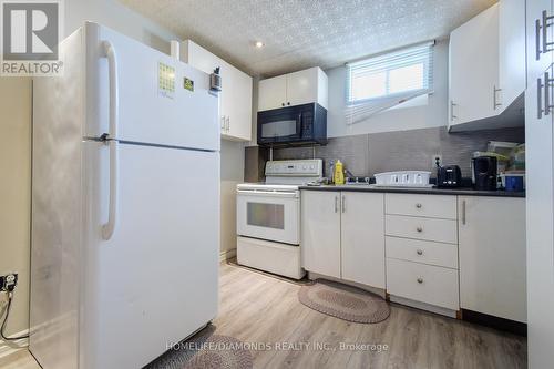 53 Chalkfarm Crescent, Brampton, ON - Indoor Photo Showing Kitchen