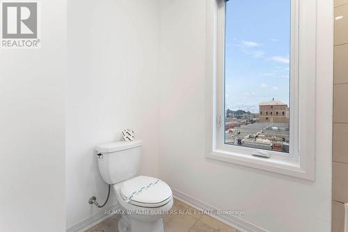 3 Crown Gate, Oakville, ON - Indoor Photo Showing Bathroom