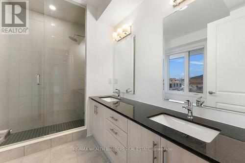 3 Crown Gate, Oakville, ON - Indoor Photo Showing Bathroom