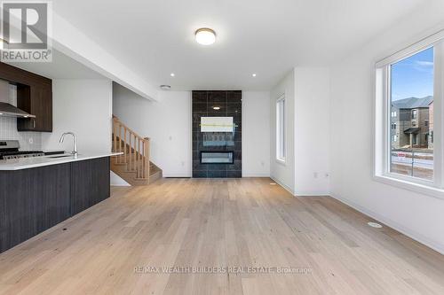 3 Crown Gate, Oakville, ON - Indoor Photo Showing Kitchen