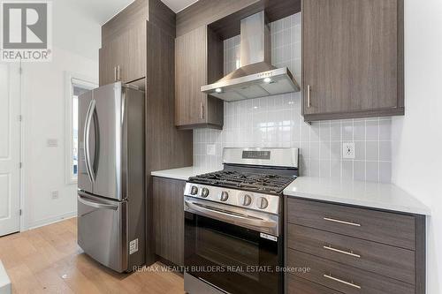 3 Crown Gate, Oakville, ON - Indoor Photo Showing Kitchen