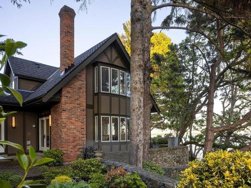 3175 Tarn Pl, Oak Bay, BC 