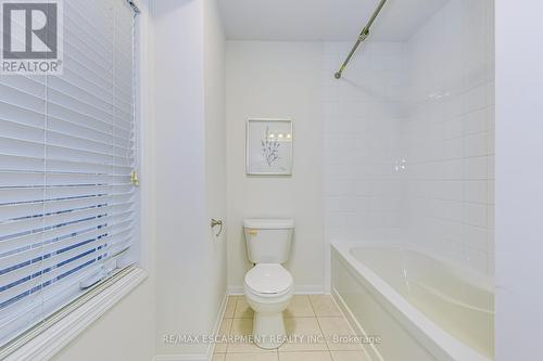 614 Cargill Path, Milton, ON - Indoor Photo Showing Bathroom