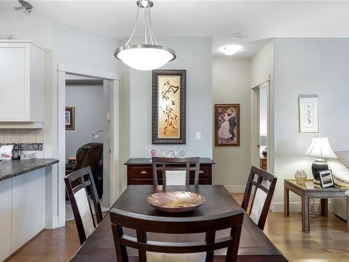 301-6310 Mcrobb Ave, Nanaimo, BC - Indoor Photo Showing Dining Room