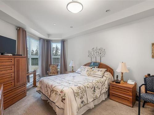 301-6310 Mcrobb Ave, Nanaimo, BC - Indoor Photo Showing Bedroom