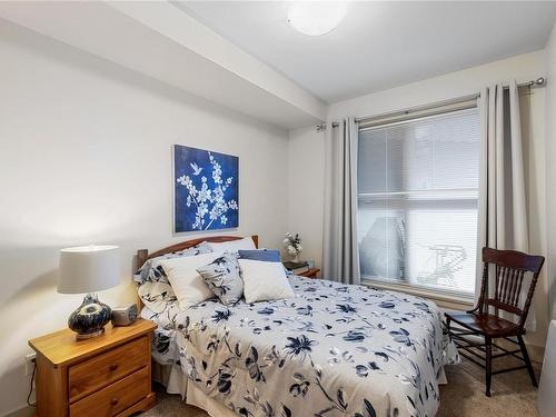 301-6310 Mcrobb Ave, Nanaimo, BC - Indoor Photo Showing Bedroom