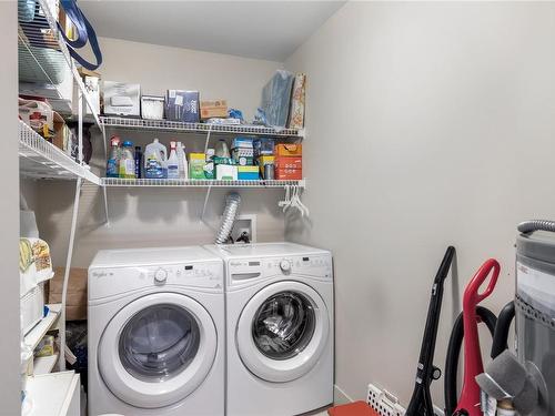 301-6310 Mcrobb Ave, Nanaimo, BC - Indoor Photo Showing Laundry Room