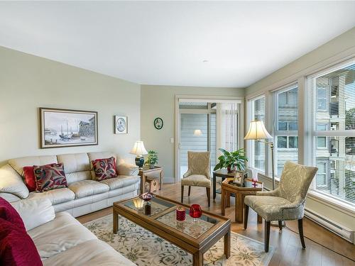 301-6310 Mcrobb Ave, Nanaimo, BC - Indoor Photo Showing Living Room