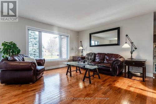 2145 Hughes Drive, Innisfil, ON - Indoor Photo Showing Living Room