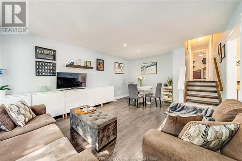 3730 Wildwood, Windsor, ON - Indoor Photo Showing Living Room