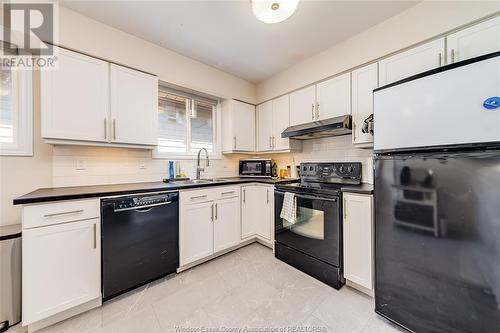 3730 Wildwood, Windsor, ON - Indoor Photo Showing Kitchen