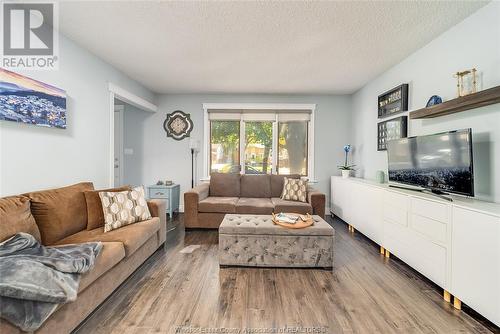 3730 Wildwood, Windsor, ON - Indoor Photo Showing Living Room