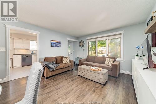 3730 Wildwood, Windsor, ON - Indoor Photo Showing Living Room